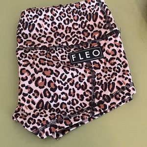 Fleo low rise contour Sz small